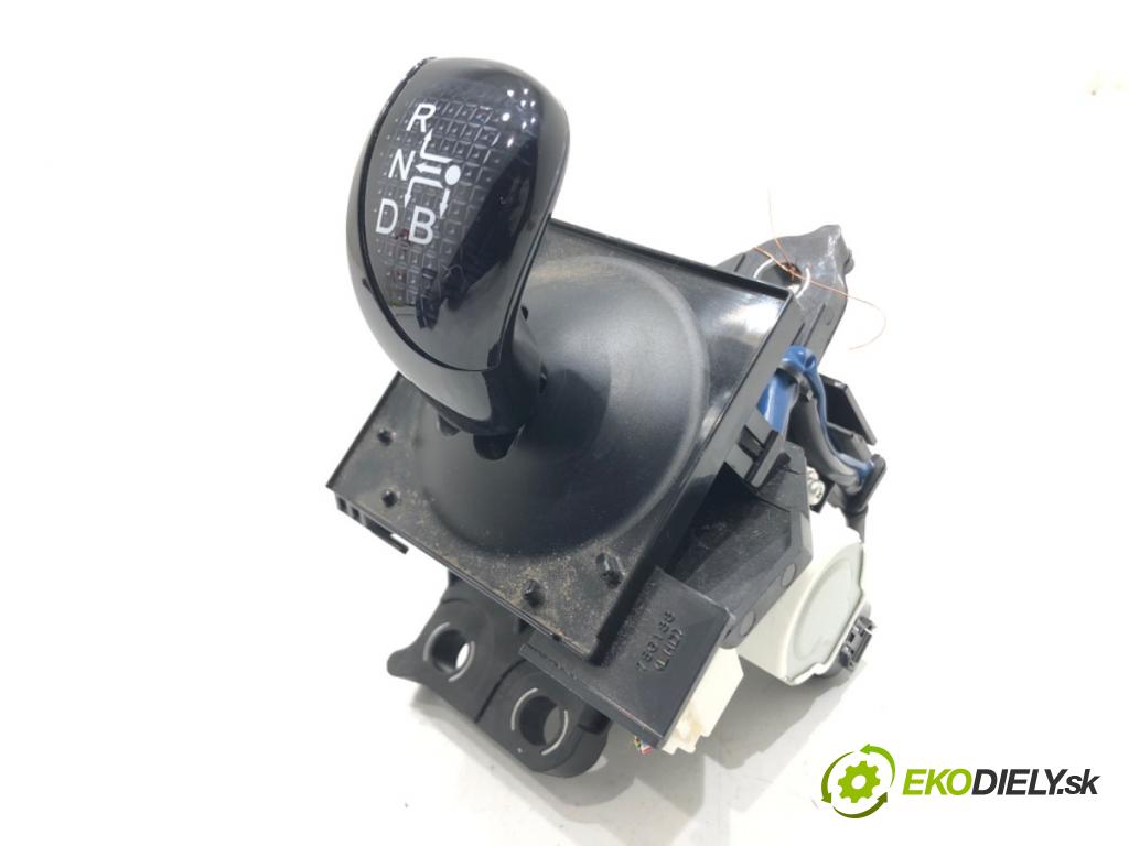 TOYOTA AURIS Kombi (_E18_) 2013 - 2018    1.8 Hybrid (ZWE186_) 73 kW [99 KM] Hybryda silnik benzynowy / elektryczny 2013 - 2018  Kulisa 750588-LHD (Rýchlostné páky / kulisy)