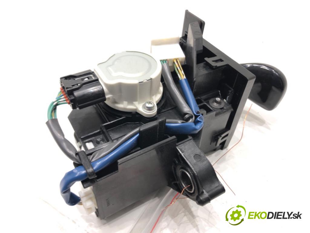 TOYOTA AURIS Kombi (_E18_) 2013 - 2018    1.8 Hybrid (ZWE186_) 73 kW [99 KM] Hybryda silnik benzynowy / elektryczny 2013 - 2018  Kulisa 750588-LHD (Rýchlostné páky / kulisy)