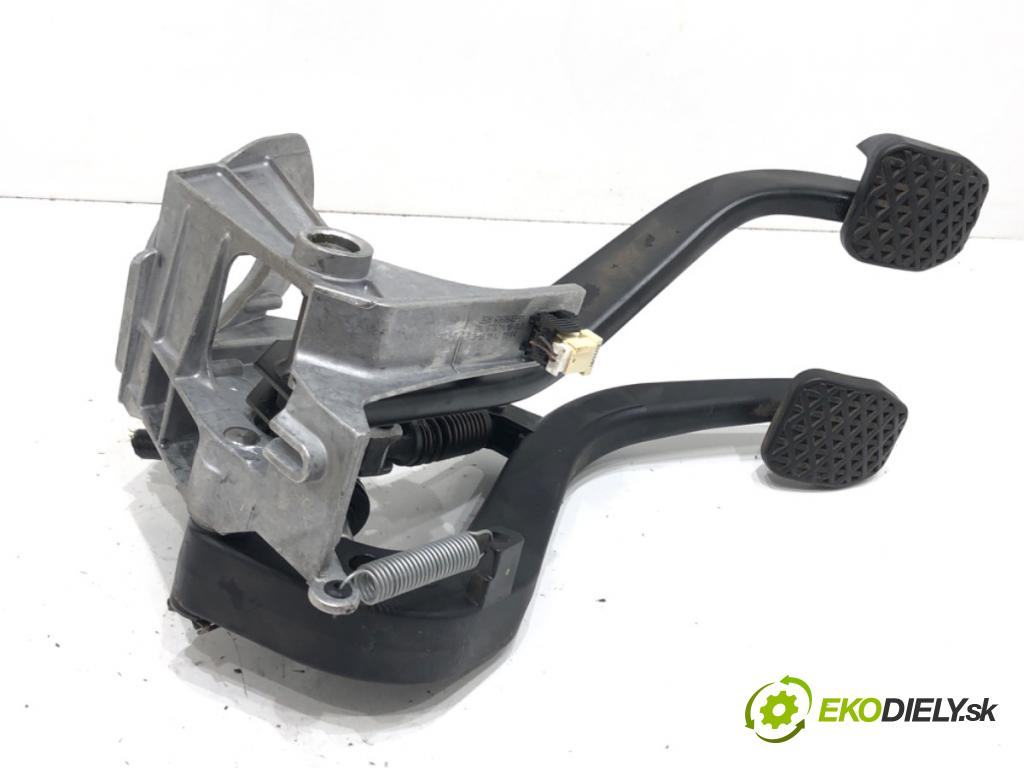 BMW 3 Touring (F31) 2012 - 2019    320 d 135 kW [184 KM] olej napędowy 2012 - 2016  PEDÁL: 6860643 (Pedále)