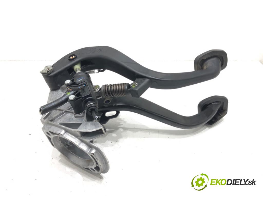 BMW 3 Touring (F31) 2012 - 2019    320 d 135 kW [184 KM] olej napędowy 2012 - 2016  PEDÁL: 6860643 (Pedále)