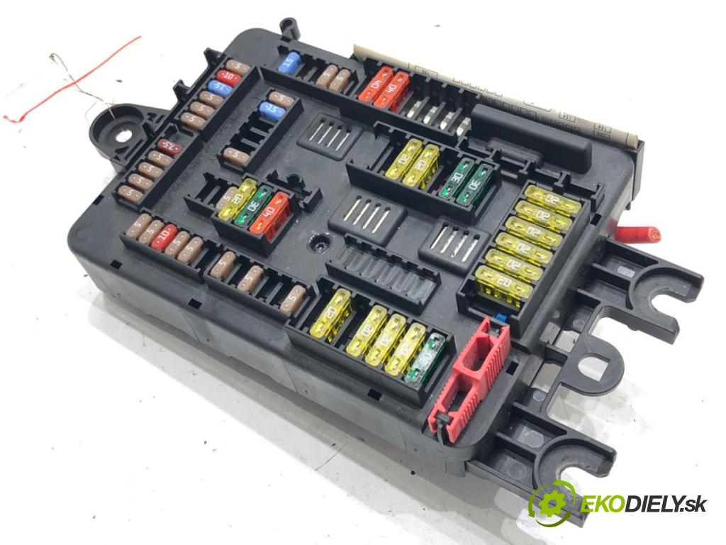 BMW 3 Touring (F31) 2012 - 2019    320 d 135 kW [184 KM] olej napędowy 2012 - 2016  skříňka poistková 9261110 (Pojistkové skříňky)