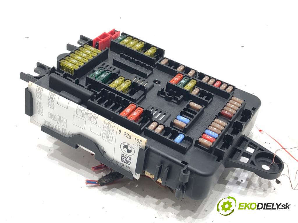 BMW 3 Touring (F31) 2012 - 2019    320 d 135 kW [184 KM] olej napędowy 2012 - 2016  skříňka poistková 9261110 (Pojistkové skříňky)