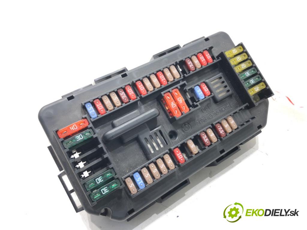 BMW 3 Touring (F31) 2012 - 2019    320 d 135 kW [184 KM] olej napędowy 2012 - 2016  skříňka poistková 922487904 (Pojistkové skříňky)