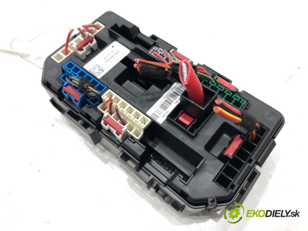 BMW 3 Touring (F31) 2012 - 2019    320 d 135 kW [184 KM] olej napędowy 2012 - 2016  skříňka poistková 922487904 (Pojistkové skříňky)