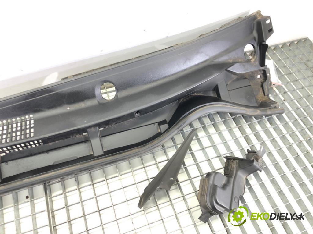 TOYOTA AURIS Kombi (_E18_) 2013 - 2018    1.8 Hybrid (ZWE186_) 73 kW [99 KM] Hybryda silnik benzynowy / elektryczny 2013 - 2018  Torpédo, plast pod čelné okno 55708-02470 (Torpéda)