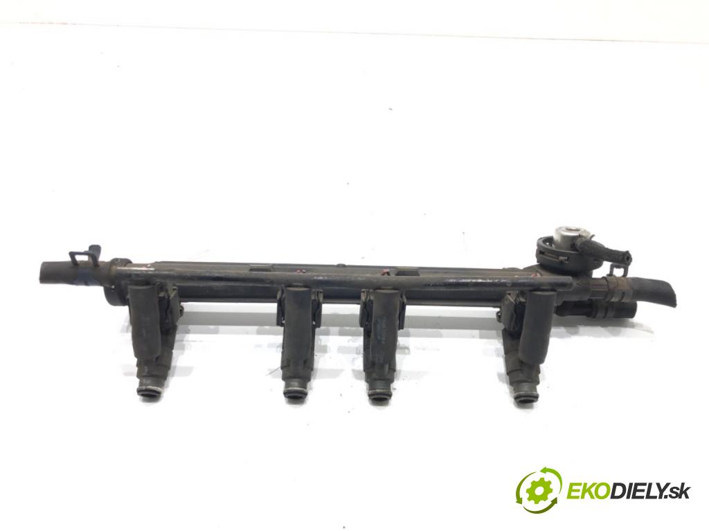 VW GOLF IV (1J1) 1997 - 2008    2.0 85 kW [115 KM] benzyna 1998 - 2004  Lišta vstrekovacia 037133035C (Vstrekovacie lišty)