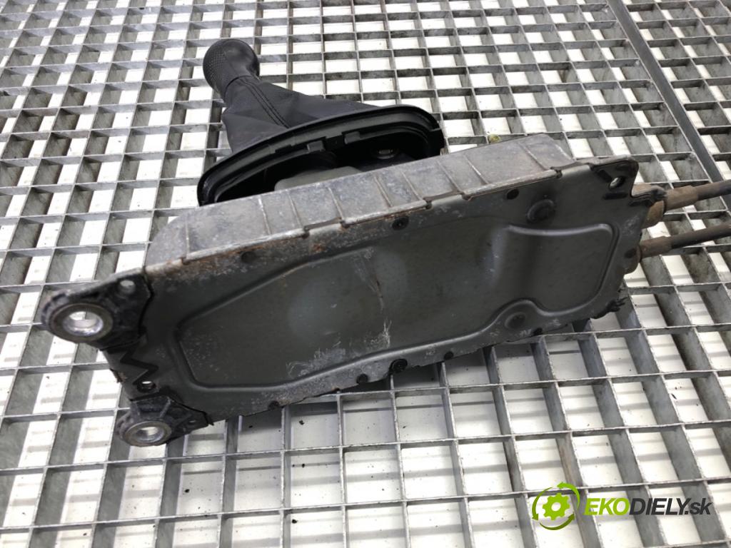 VW GOLF IV (1J1) 1997 - 2008    2.0 85 kW [115 KM] benzyna 1998 - 2004  Kulisa  (Rýchlostné páky / kulisy)