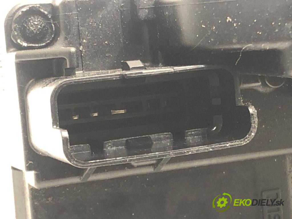 NISSAN QASHQAI / QASHQAI +2 I (J10, NJ10, JJ10E) 2006 - 2014    2.0 104 kW [141 KM] benzyna 2007 - 2013  zámok dveře levý zadní část