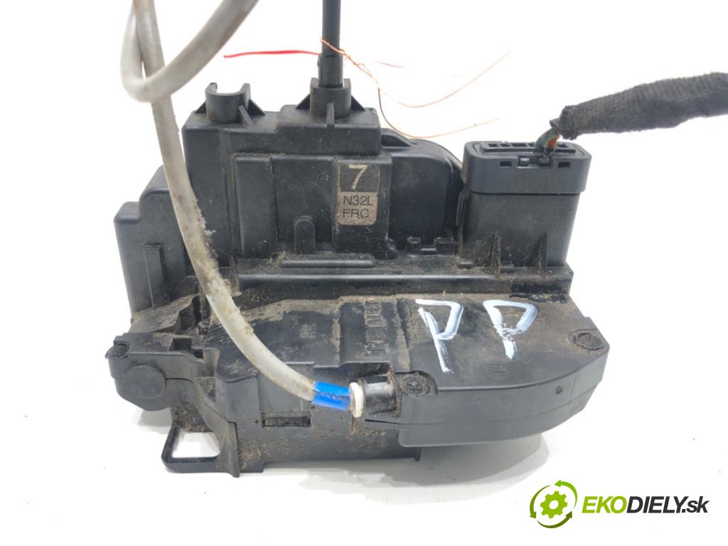 NISSAN QASHQAI / QASHQAI +2 I (J10, NJ10, JJ10E) 2006 - 2014    2.0 104 kW [141 KM] benzyna 2007 - 2013  zámok dveře pravý přední část