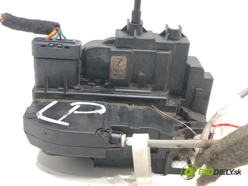 NISSAN QASHQAI / QASHQAI +2 I (J10, NJ10, JJ10E) 2006 - 2014    2.0 104 kW [141 KM] benzyna 2007 - 2013  zámok dveře levý přední část