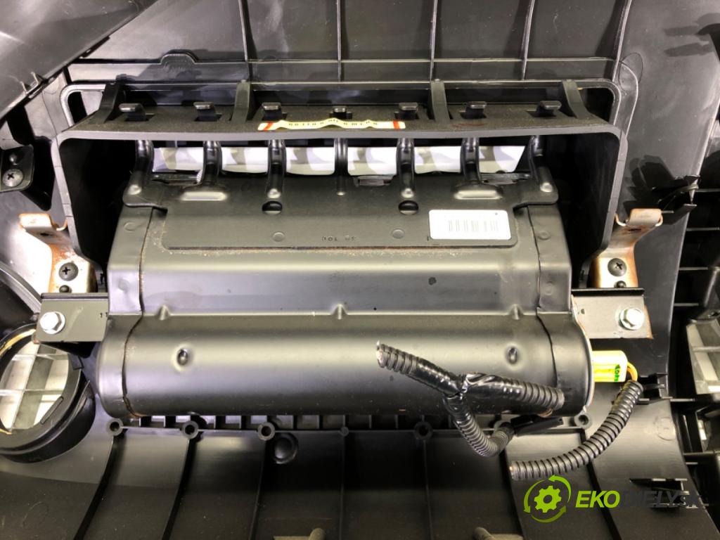 NISSAN QASHQAI / QASHQAI +2 I (J10, NJ10, JJ10E) 2006 - 2014    2.0 104 kW [141 KM] benzyna 2007 - 2013  Palubná doska silentbloku pasy