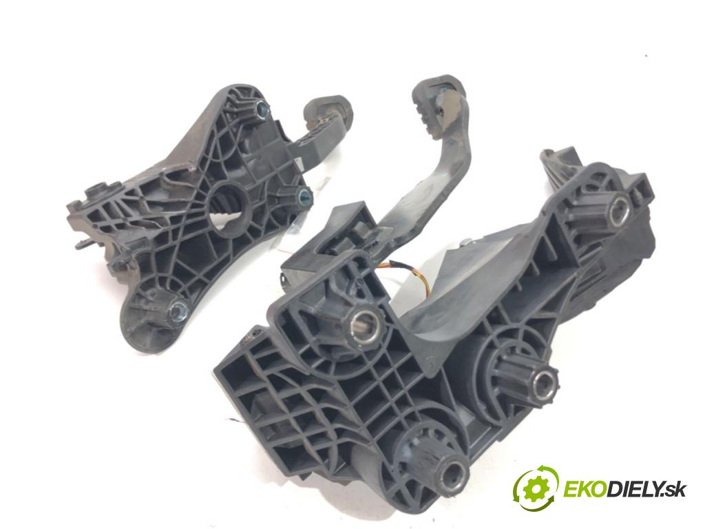 DACIA DUSTER (HM_) 2017 - 2022    1.5 dCi 115 (HMAD) 85 kW [116 KM] olej napędowy 2017 - 2022  PEDÁL: manuálne 180108467R 465032674R (Pedále)