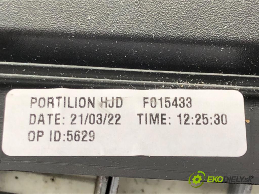 DACIA DUSTER (HM_) 2017 - 2022    1.5 dCi 115 (HMAD) 85 kW [116 KM] olej napędowy 2017 - 2022  Priehradka, kastlík spolujazdca  (Priehradky, kastlíky)