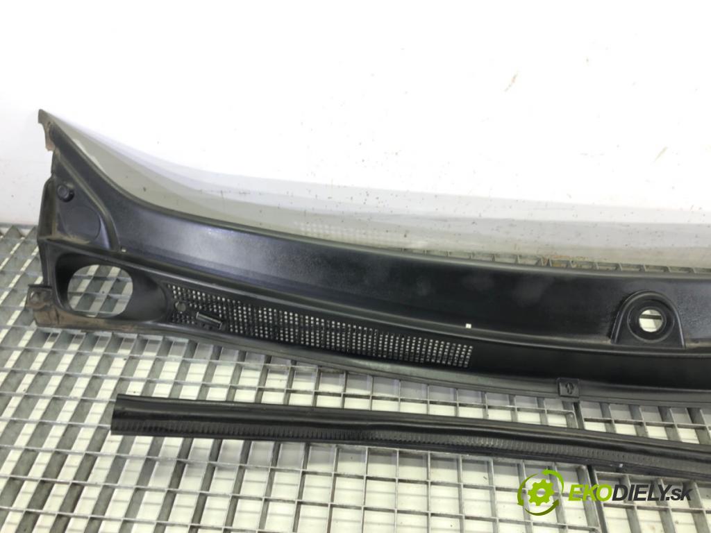 DACIA DUSTER (HM_) 2017 - 2022    1.5 dCi 115 (HMAD) 85 kW [116 KM] olej napędowy 2017 - 2022  Torpédo, plast pod čelné okno 668113292R (Torpéda)