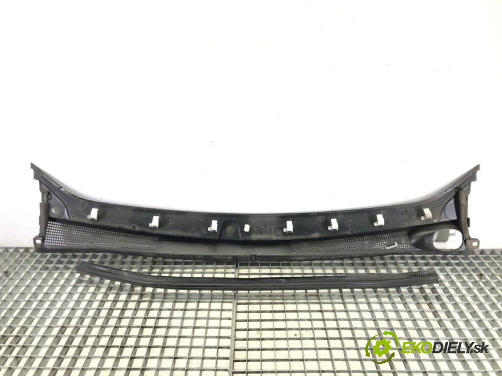 DACIA DUSTER (HM_) 2017 - 2022    1.5 dCi 115 (HMAD) 85 kW [116 KM] olej napędowy 2017 - 2022  Torpédo, plast pod čelné okno 668113292R (Torpéda)