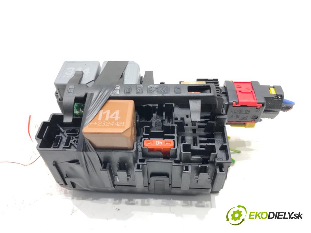 TOYOTA PROACE CITY VERSO nadwozie wielkoprzestrzenne (MPV) 2019 - 2022    1.5 D-4D 130 (BKYMA) 96 kW [131 KM] olej napędowy 2019 - 2022  skříňka poistková  (Pojistkové skříňky)