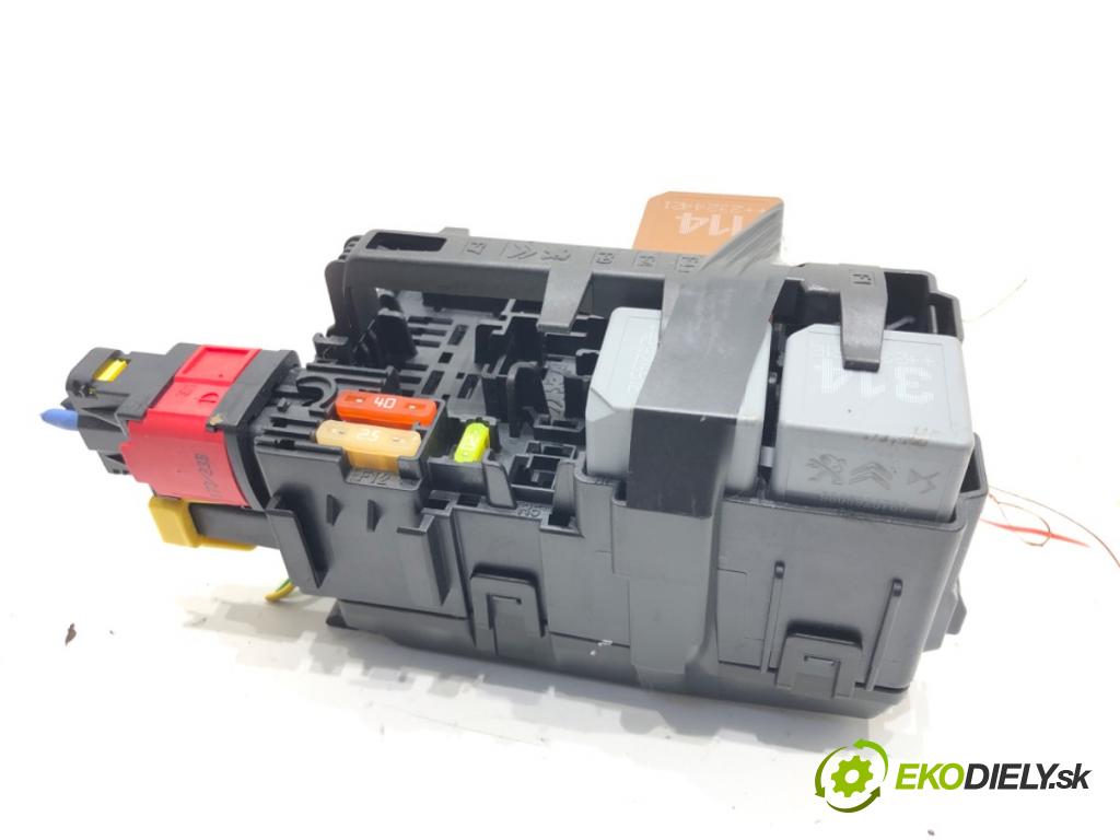 TOYOTA PROACE CITY VERSO nadwozie wielkoprzestrzenne (MPV) 2019 - 2022    1.5 D-4D 130 (BKYMA) 96 kW [131 KM] olej napędowy 2019 - 2022  skříňka poistková  (Pojistkové skříňky)