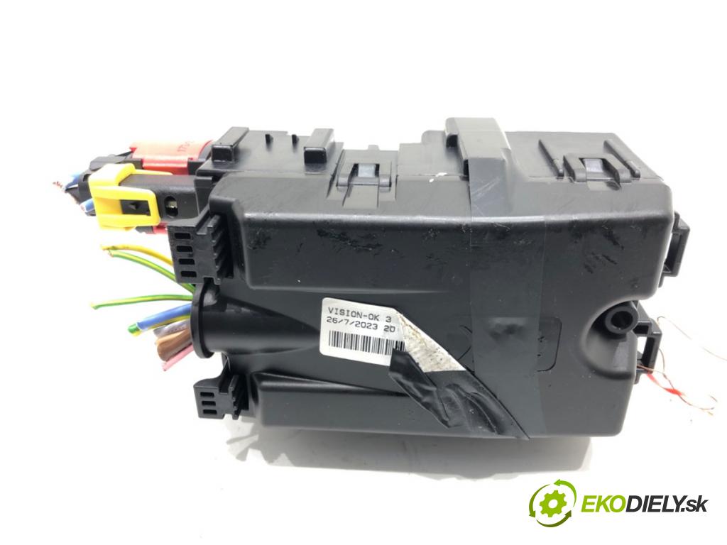 TOYOTA PROACE CITY VERSO nadwozie wielkoprzestrzenne (MPV) 2019 - 2022    1.5 D-4D 130 (BKYMA) 96 kW [131 KM] olej napędowy 2019 - 2022  skříňka poistková  (Pojistkové skříňky)