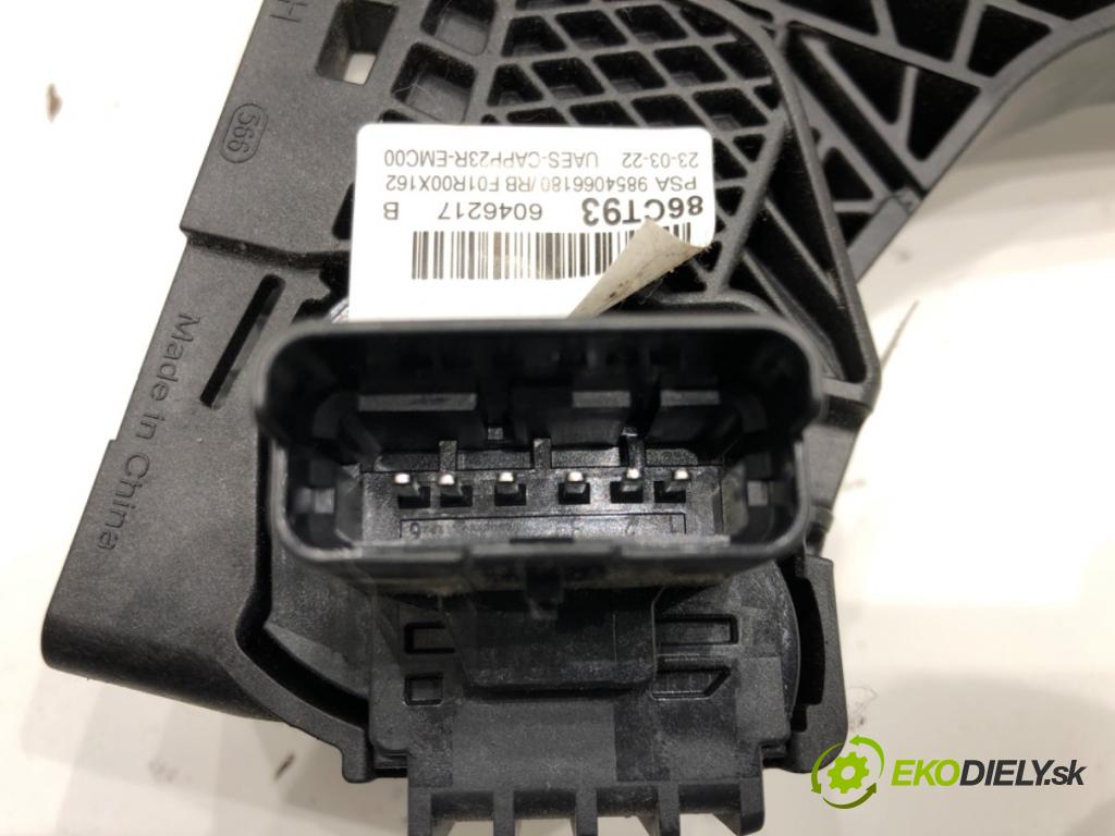 TOYOTA PROACE CITY VERSO nadwozie wielkoprzestrzenne (MPV) 2019 - 2022    1.5 D-4D 130 (BKYMA) 96 kW [131 KM] olej napędowy 2019 - 2022  Potenciometer plynu 9854066180 (Pedále)