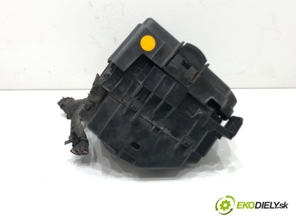 HYUNDAI i30 (GD) 2011 - 2022    1.6 CRDi 94 kW [128 KM] olej napędowy 2011 - 2015  skříňka poistková 91950-3X510 (Pojistkové skříňky)