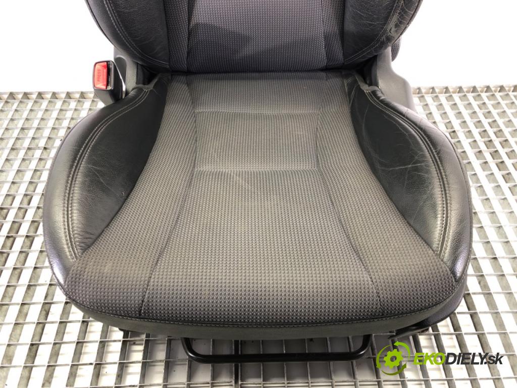 HYUNDAI i30 (GD) 2011 - 2022    1.6 CRDi 94 kW [128 KM] olej napędowy 2011 - 2015  Sedadlo ľavy predný