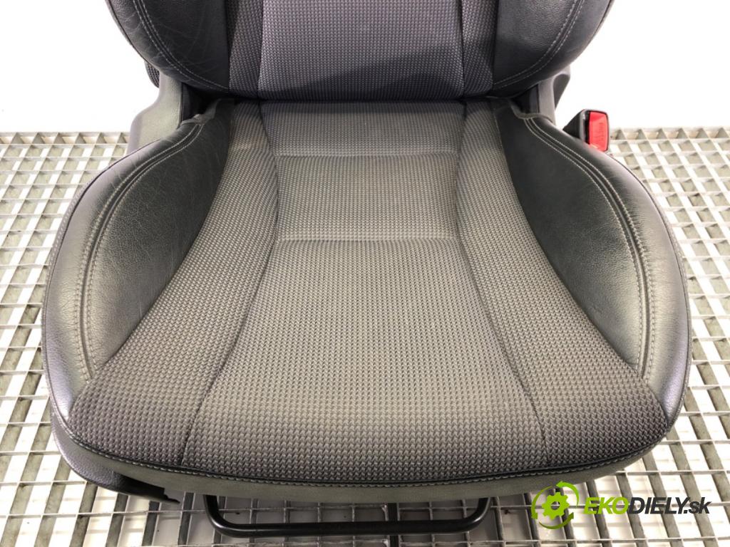 HYUNDAI i30 (GD) 2011 - 2022    1.6 CRDi 94 kW [128 KM] olej napędowy 2011 - 2015  Sedadlo pravy predný