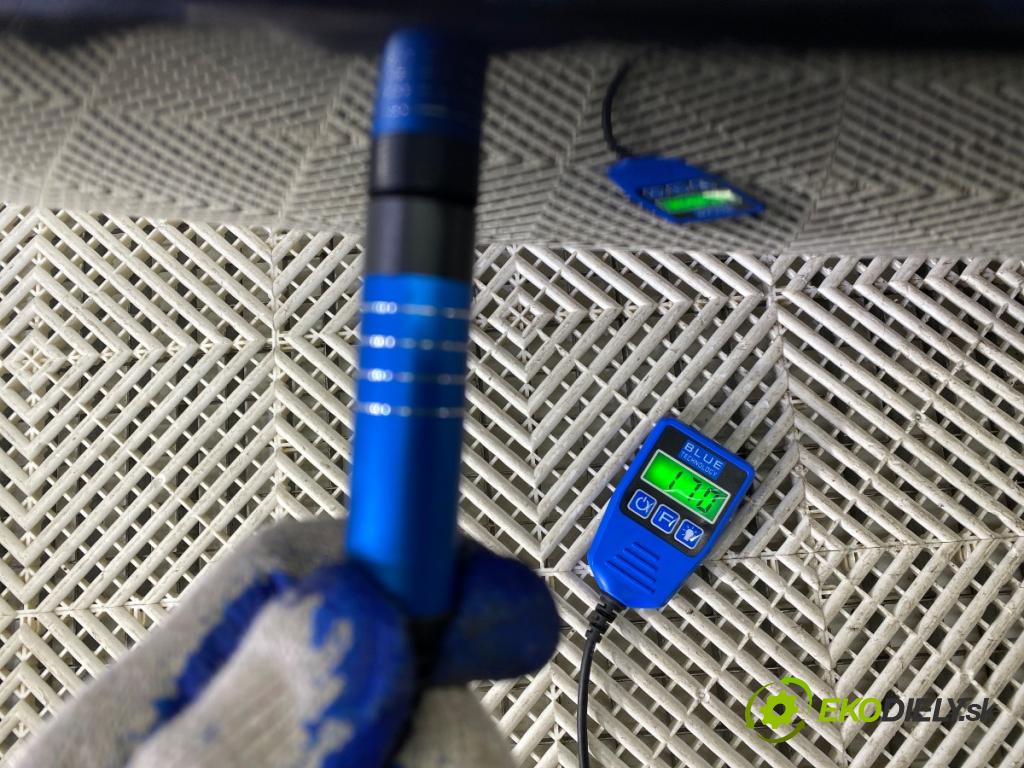 PORSCHE CAYENNE SUV 2003 250 kW S 4.5 4511 kapota zadní část