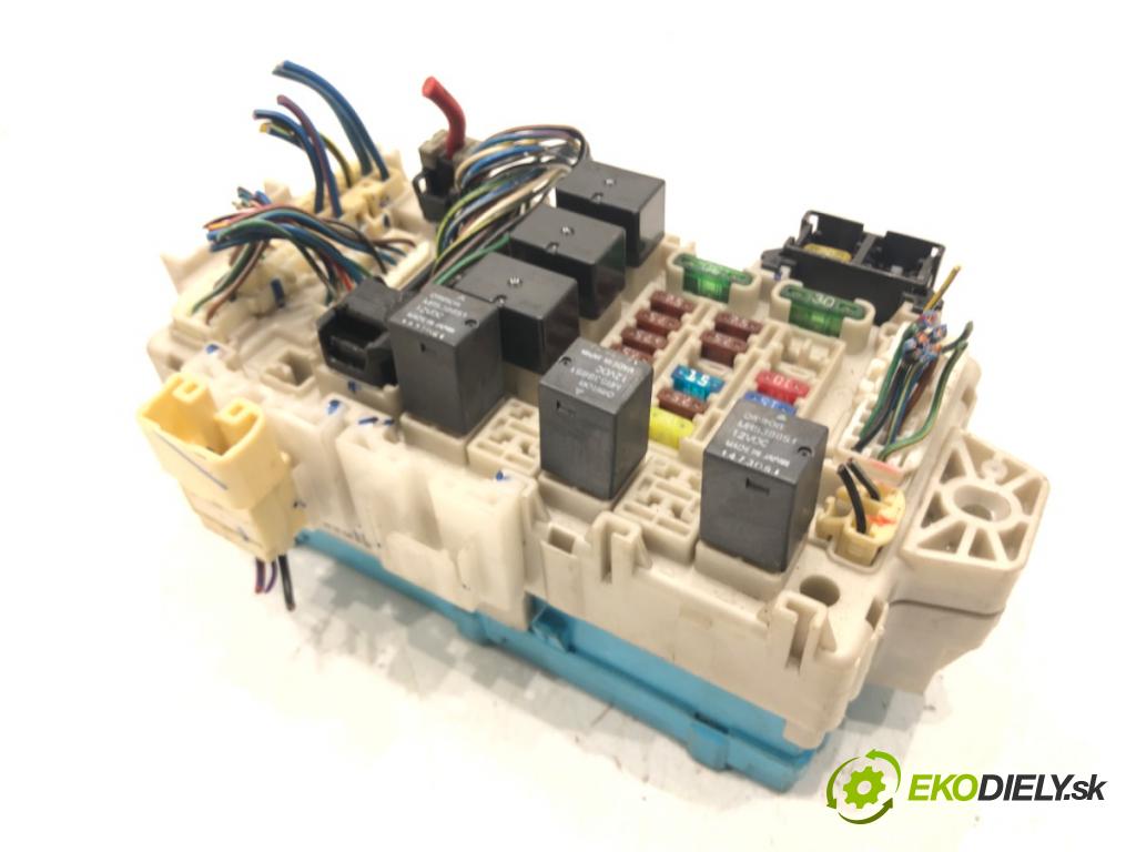 MITSUBISHI OUTLANDER I (CU_W) 2001 - 2008    2.0 (CU2W) 100 kW [136 KM] benzyna 2003 - 2006  skříňka poistková MR587875 (Pojistkové skříňky)