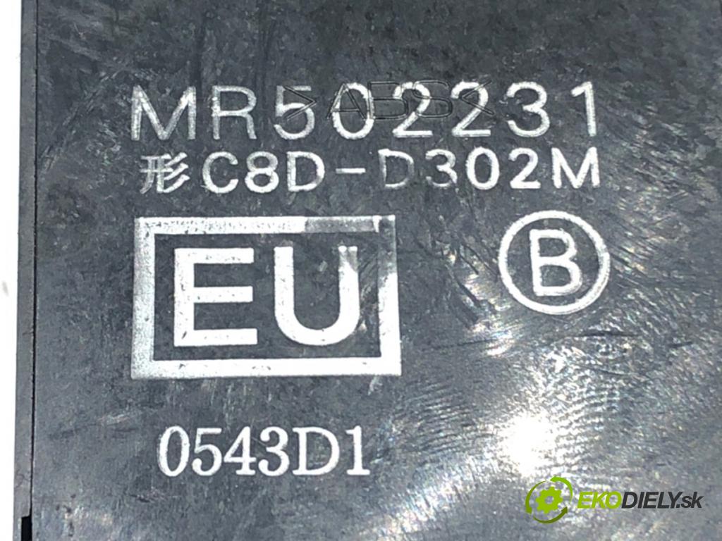 MITSUBISHI OUTLANDER I (CU_W) 2001 - 2008    2.0 (CU2W) 100 kW [136 KM] benzyna 2003 - 2006  Prepínač okien  (Prepínače, spínače, tlačidlá a ovládače kúrenia)
