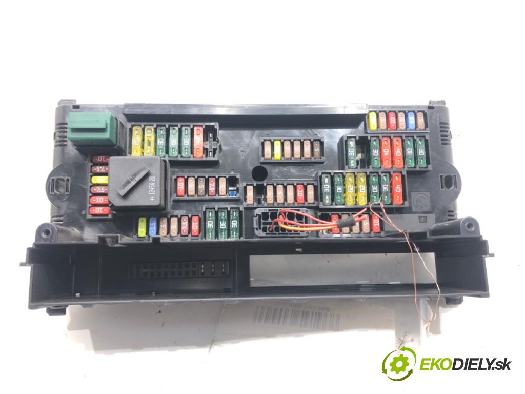 BMW 5 Touring (F11) 2009 - 2017    525 d xDrive 155 kW [211 KM] olej napędowy 2013 - 2017  skříňka poistková 9252815 (Pojistkové skříňky)