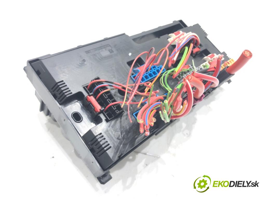 BMW 5 Touring (F11) 2009 - 2017    525 d xDrive 155 kW [211 KM] olej napędowy 2013 - 2017  skříňka poistková 9252815 (Pojistkové skříňky)