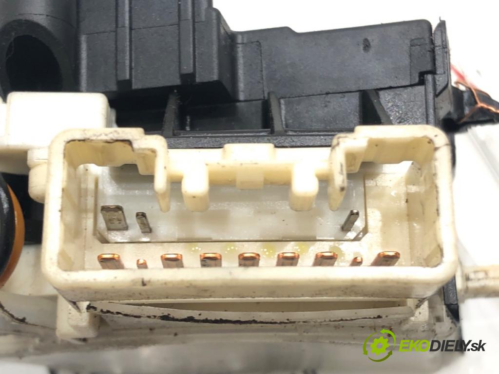 TOYOTA YARIS (_P1_) 1999 - 2005    1.0 (SCP10_) 50 kW [68 KM] benzyna 1999 - 2005  Prepínač smeroviek 02180-173713 (Prepínače, spínače, tlačidlá a ovládače kúrenia)