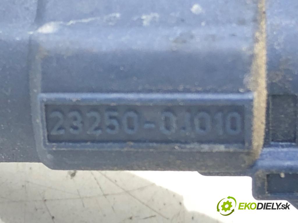 TOYOTA YARIS (_P1_) 1999 - 2005    1.0 (SCP10_) 50 kW [68 KM] benzyna 1999 - 2005  Lišta vstrekovacia 23250-0J010 (Vstrekovacie lišty)