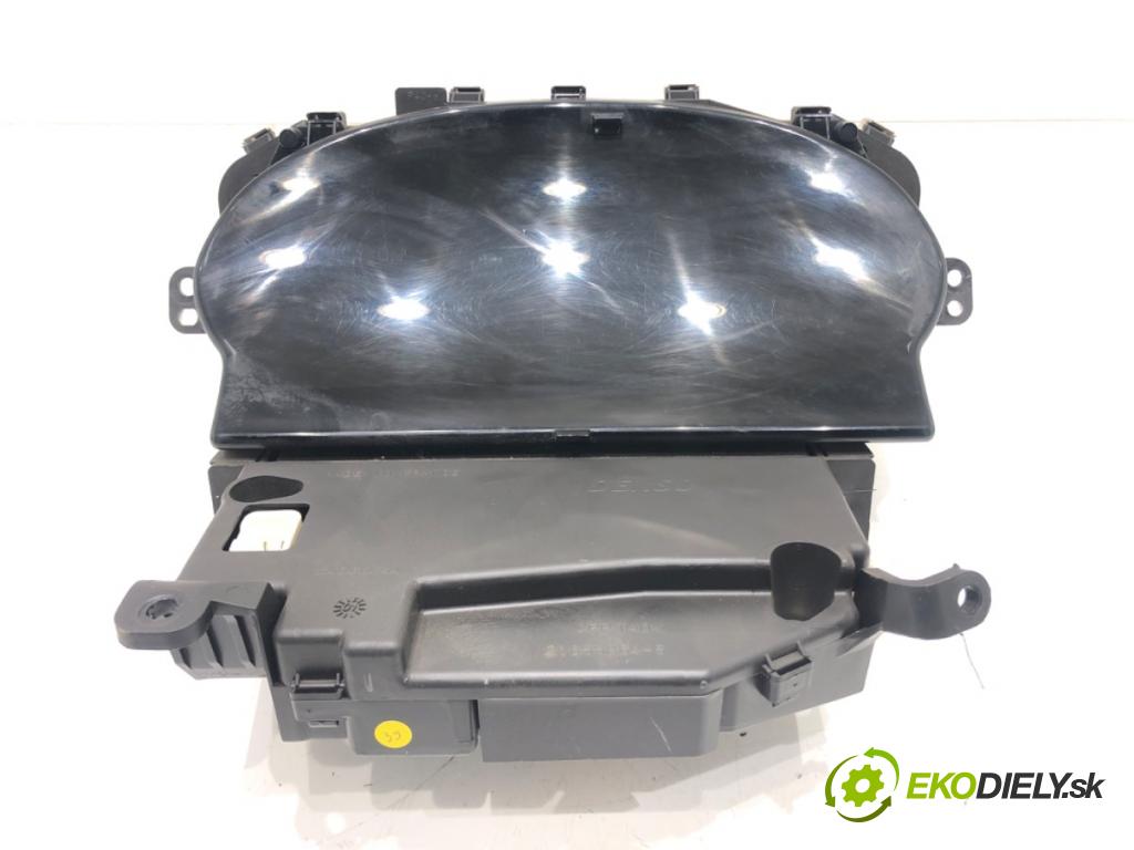 TOYOTA YARIS (_P1_) 1999 - 2005    1.0 (SCP10_) 50 kW [68 KM] benzyna 1999 - 2005  Prístrojovka 83800-0D010 (Prístrojové dosky, displeje)