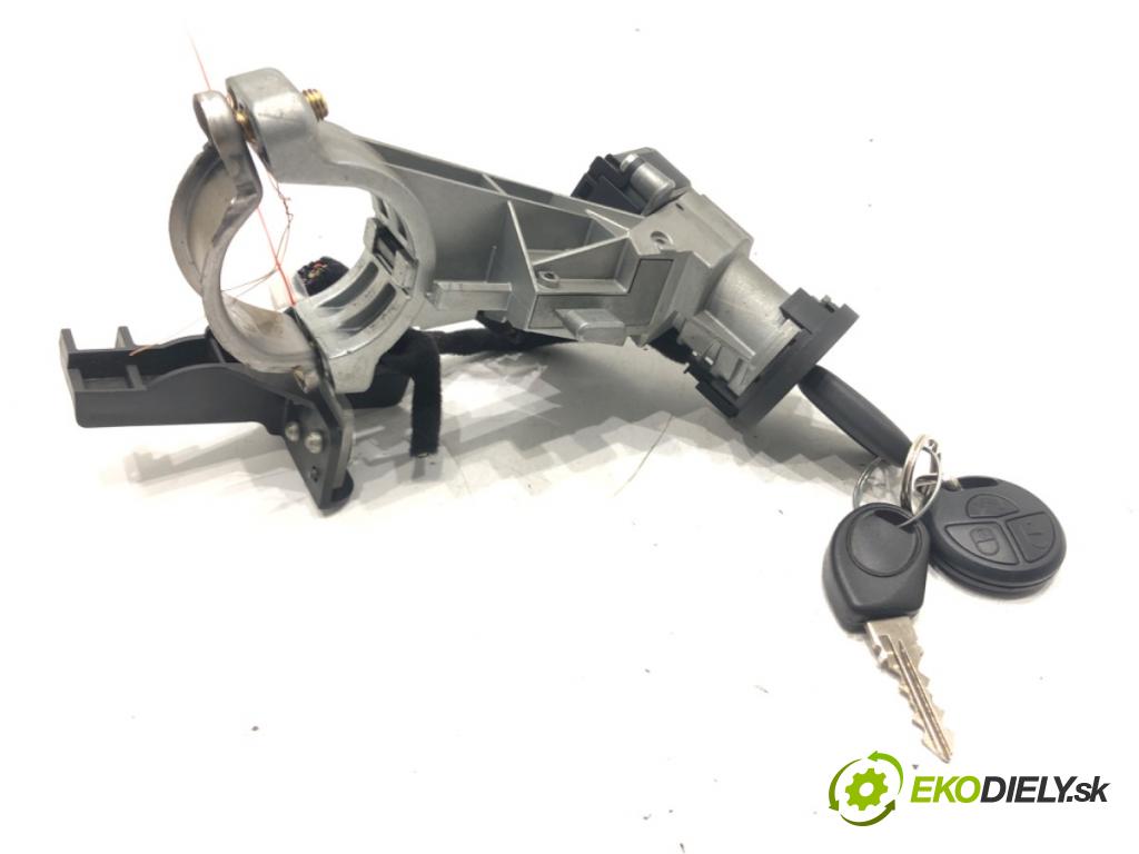 FIAT GRANDE PUNTO (199_) 2005 - 2022    1.4 (199AXB11, 199AXB1A, 199BXB1A, 199AXL1A) 57 kW [77 KM] benzyna 2005 - 2015  spinačka 51749998 (Spínacie skrinky a kľúče)