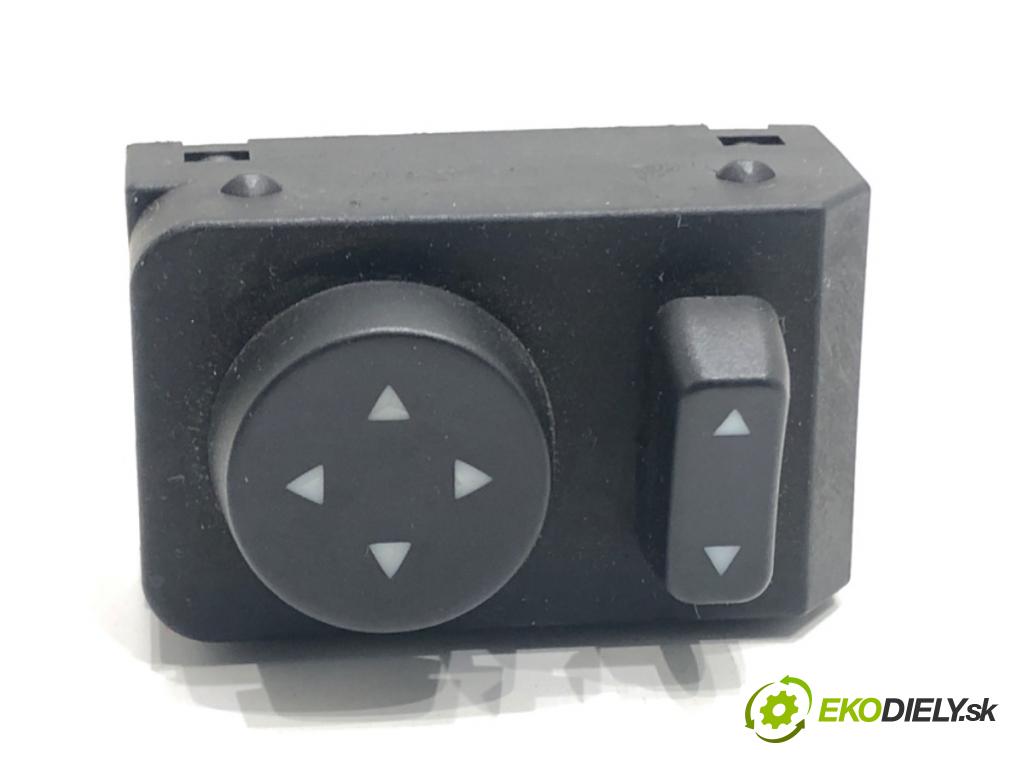 FIAT GRANDE PUNTO (199_) 2005 - 2022    1.4 (199AXB11, 199AXB1A, 199BXB1A, 199AXL1A) 57 kW [77 KM] benzyna 2005 - 2015  Prepínač nastavenia spätných zrkadiel  (Prepínače, spínače, tlačidlá a ovládače kúrenia)