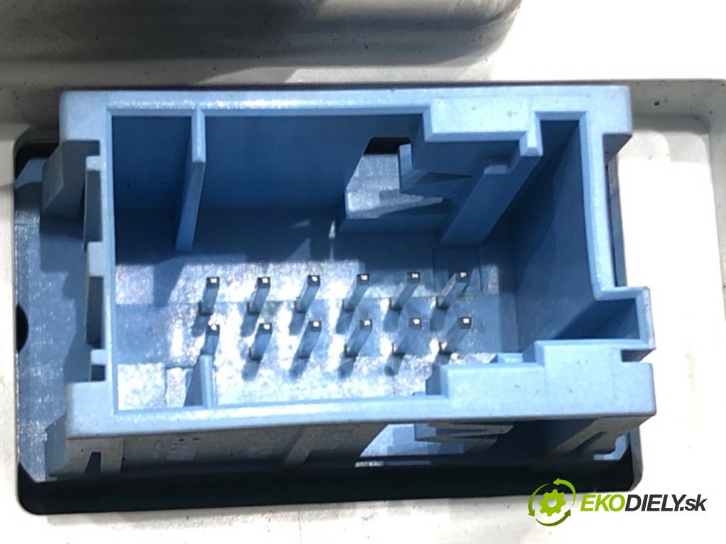 FIAT GRANDE PUNTO (199_) 2005 - 2022    1.4 (199AXB11, 199AXB1A, 199BXB1A, 199AXL1A) 57 kW [77 KM] benzyna 2005 - 2015  Panel ovládania kúrenia  (Prepínače, spínače, tlačidlá a ovládače kúrenia)