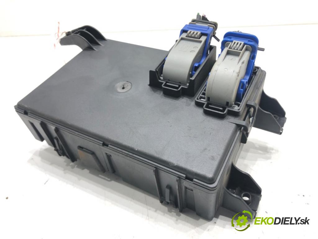 FIAT GRANDE PUNTO (199_) 2005 - 2022    1.4 (199AXB11, 199AXB1A, 199BXB1A, 199AXL1A) 57 kW [77 KM] benzyna 2005 - 2015  modul BSI 00517817580 (Pojistkové skříňky)