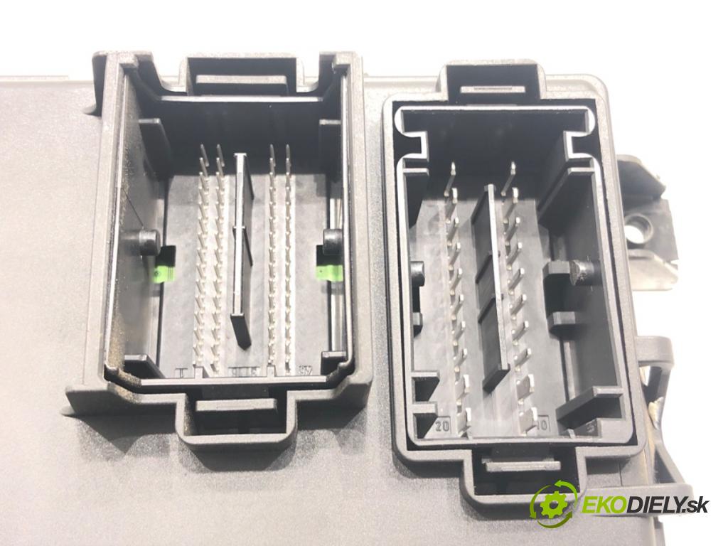 FIAT GRANDE PUNTO (199_) 2005 - 2022    1.4 (199AXB11, 199AXB1A, 199BXB1A, 199AXL1A) 57 kW [77 KM] benzyna 2005 - 2015  modul BSI 00517817580 (Pojistkové skříňky)