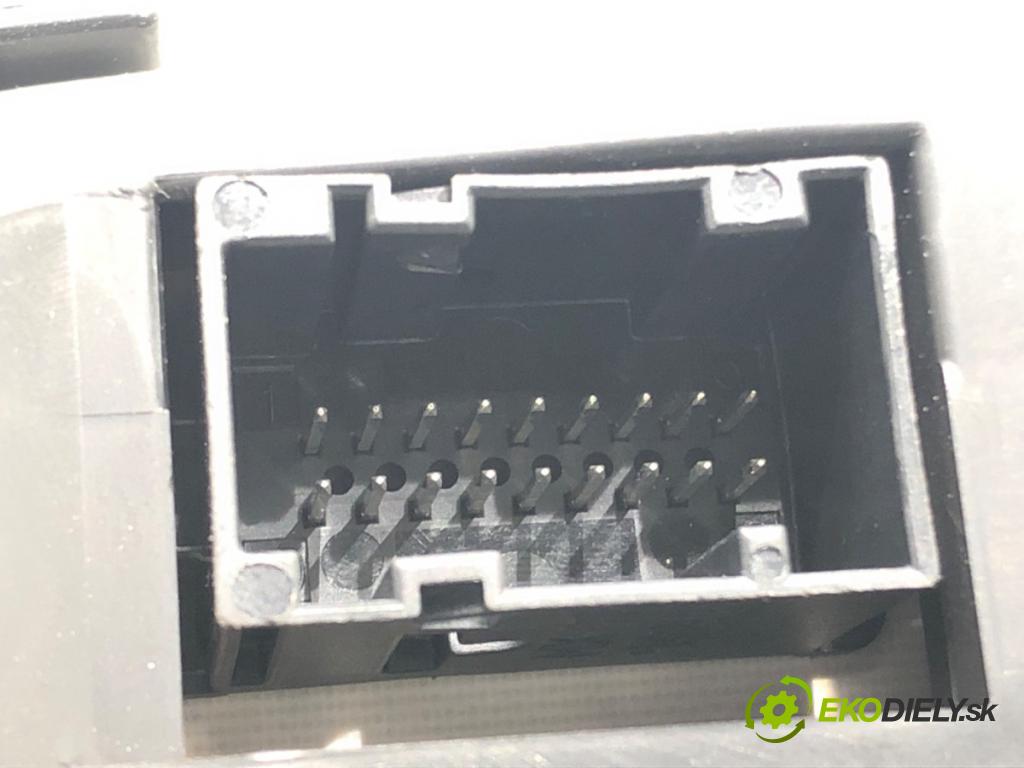 FIAT GRANDE PUNTO (199_) 2005 - 2022    1.4 (199AXB11, 199AXB1A, 199BXB1A, 199AXL1A) 57 kW [77 KM] benzyna 2005 - 2015  Prístrojovka 51716454 (Prístrojové dosky, displeje)