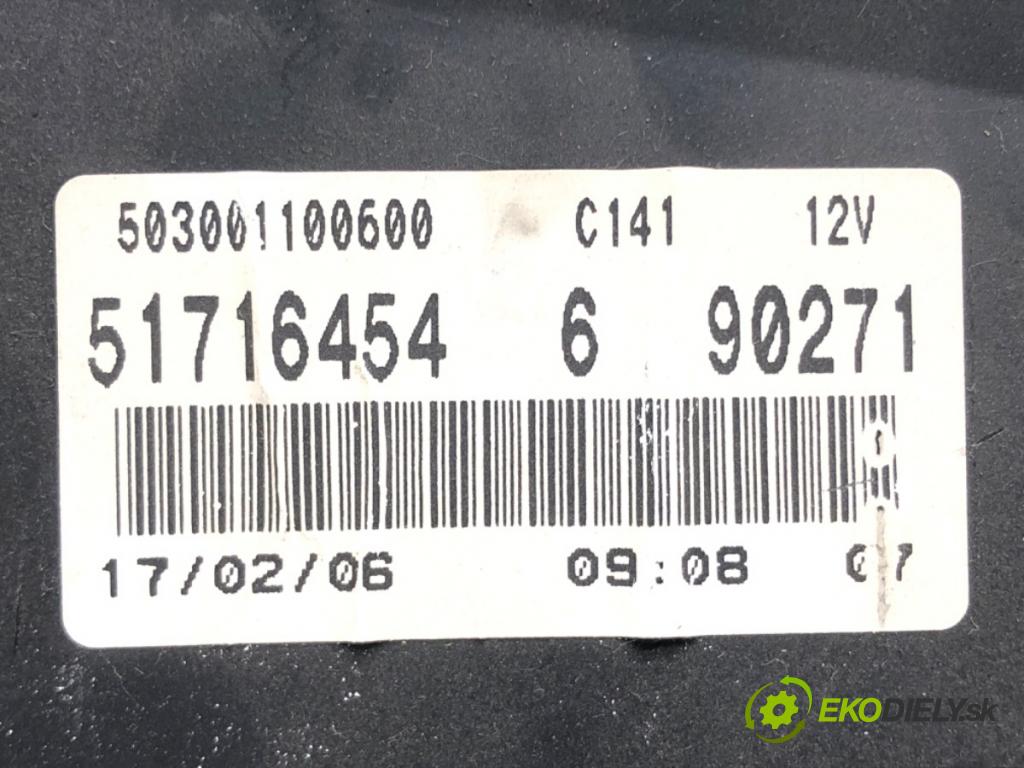 FIAT GRANDE PUNTO (199_) 2005 - 2022    1.4 (199AXB11, 199AXB1A, 199BXB1A, 199AXL1A) 57 kW [77 KM] benzyna 2005 - 2015  Prístrojovka 51716454 (Prístrojové dosky, displeje)