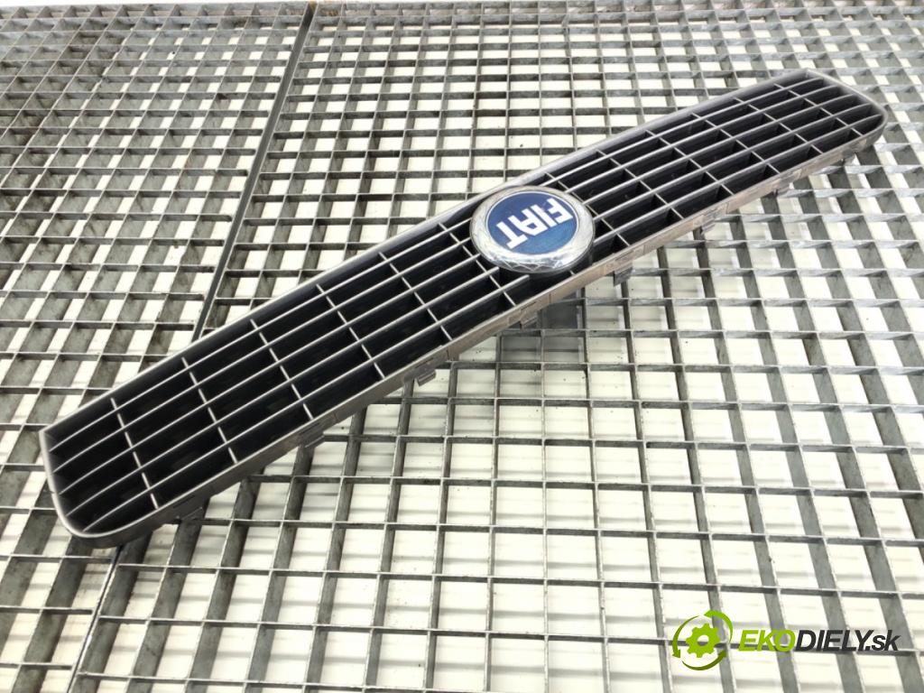 FIAT GRANDE PUNTO (199_) 2005 - 2022    1.4 (199AXB11, 199AXB1A, 199BXB1A, 199AXL1A) 57 kW [77 KM] benzyna 2005 - 2015  mřížka maska 735335775 (Mřížky (masky) chladičů)