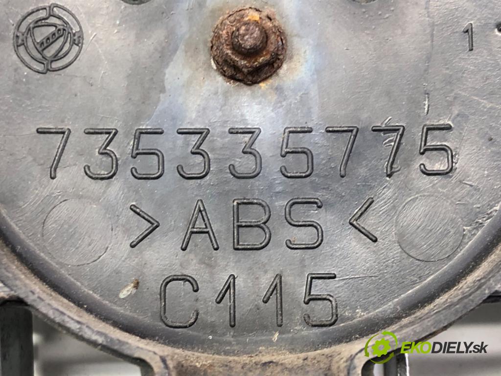 FIAT GRANDE PUNTO (199_) 2005 - 2022    1.4 (199AXB11, 199AXB1A, 199BXB1A, 199AXL1A) 57 kW [77 KM] benzyna 2005 - 2015  mřížka maska 735335775 (Mřížky (masky) chladičů)