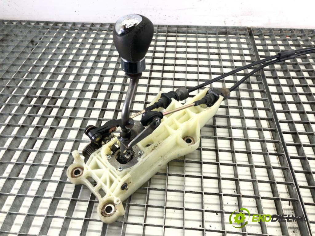 MAZDA 6 Hatchback (GG) 2002 - 2008    2.0 (GGES) 108 kW [147 KM] benzyna 2005 - 2007  Kulisa  (Rýchlostné páky / kulisy)