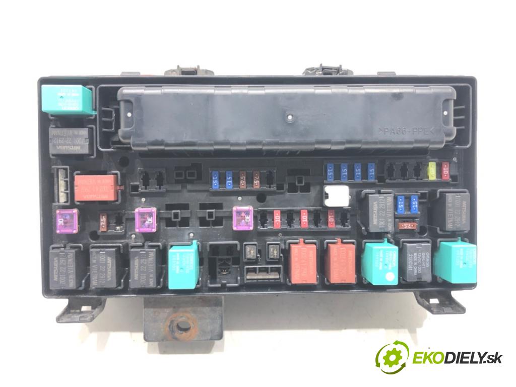 HONDA ODYSSEY (RL5) 2010 - 2022    3.5 185 kW [252 KM] benzyna 2010 - 2022  skříňka poistková TK8-A011 (Pojistkové skříňky)