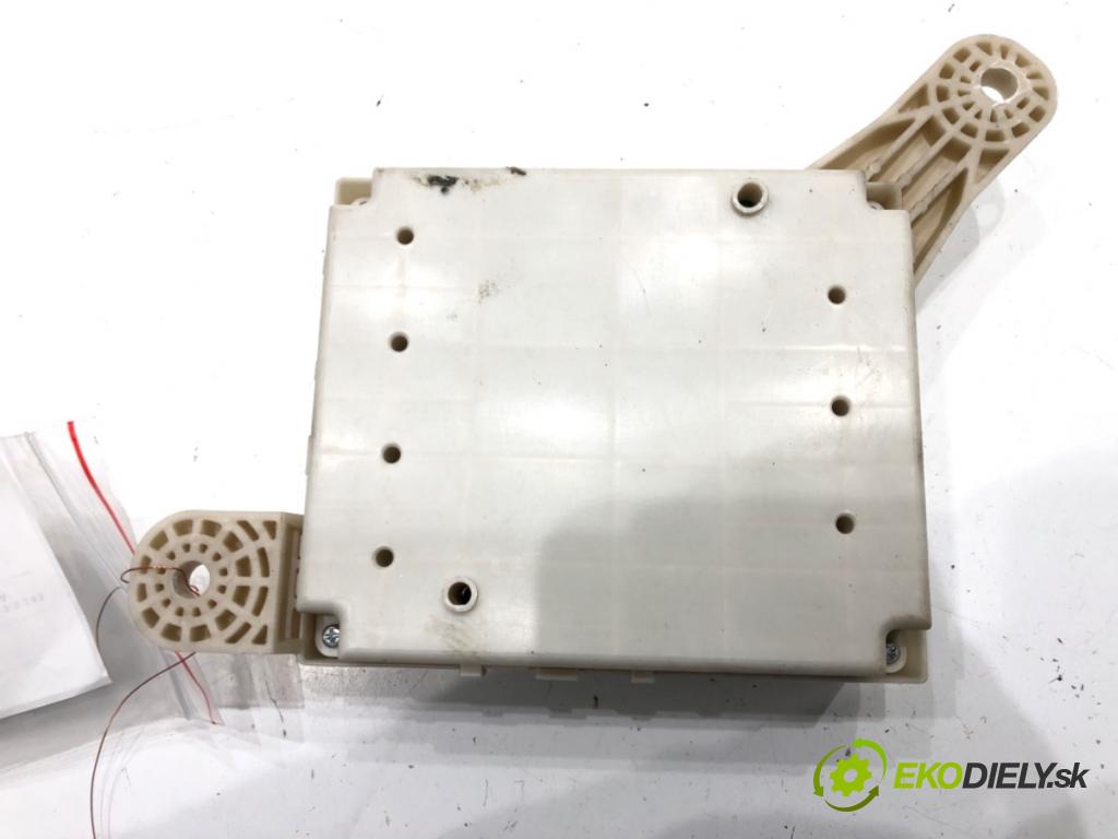 HONDA ODYSSEY (RL5) 2010 - 2022    3.5 185 kW [252 KM] benzyna 2010 - 2022  skříňka poistková 38230-TK8-A213 (Pojistkové skříňky)