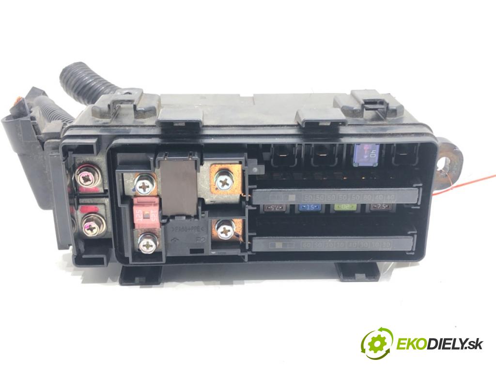 HONDA ODYSSEY (RL5) 2010 - 2022    3.5 185 kW [252 KM] benzyna 2010 - 2022  skříňka poistková  (Pojistkové skříňky)