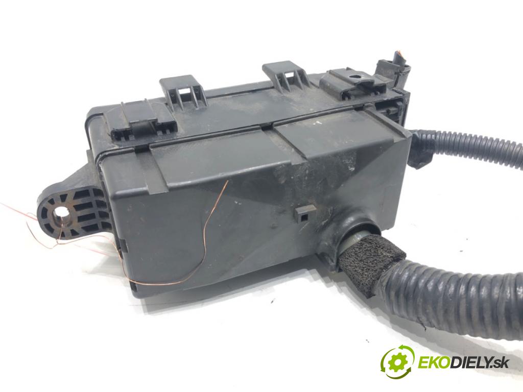 HONDA ODYSSEY (RL5) 2010 - 2022    3.5 185 kW [252 KM] benzyna 2010 - 2022  skříňka poistková  (Pojistkové skříňky)