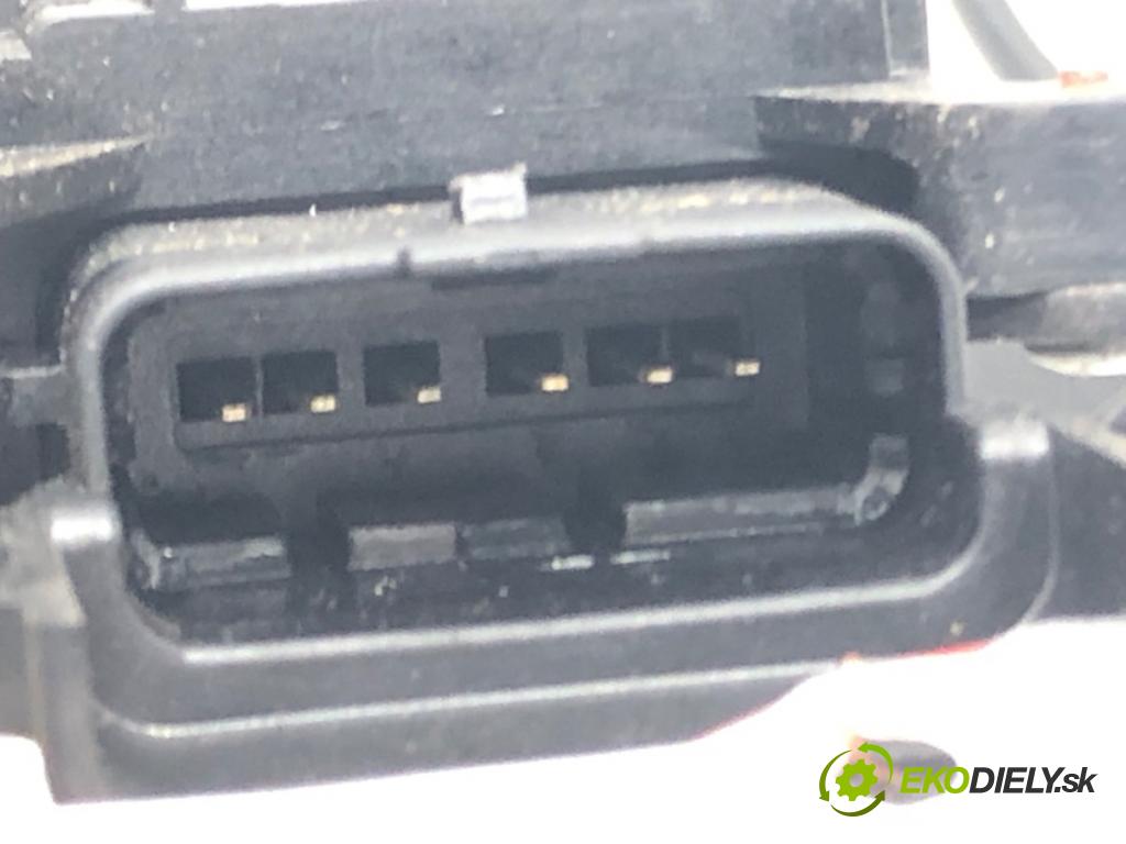 CITROEN C4 PICASSO I nadwozie wielkoprzestrzenne (MPV) (UD_) 2006 - 2015    2.0 i 16V 103 kW [140 KM] benzyna 2007 - 2013  zámok dveře pravý přední část