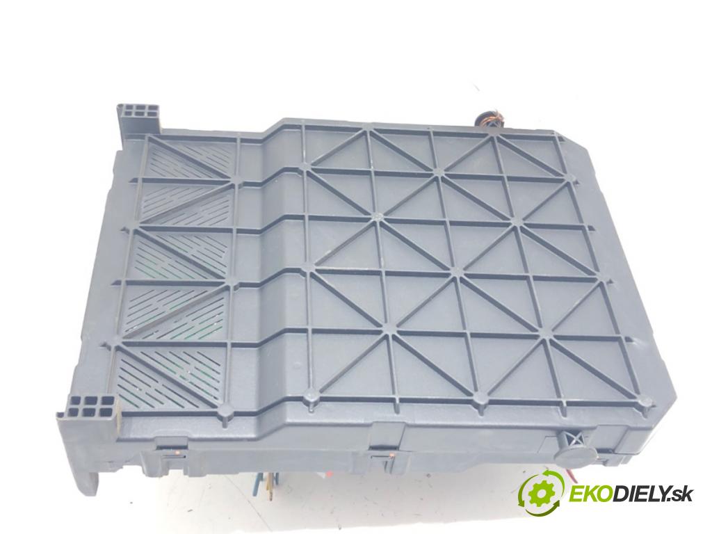 PEUGEOT 206 liftback (2A/C) 1998 - 2012    1.4 i 55 kW [75 KM] benzyna 1998 - 2012  modul BSI  (Pojistkové skříňky)